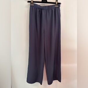 Fast relaxed elastic waist dress pants.  Size M